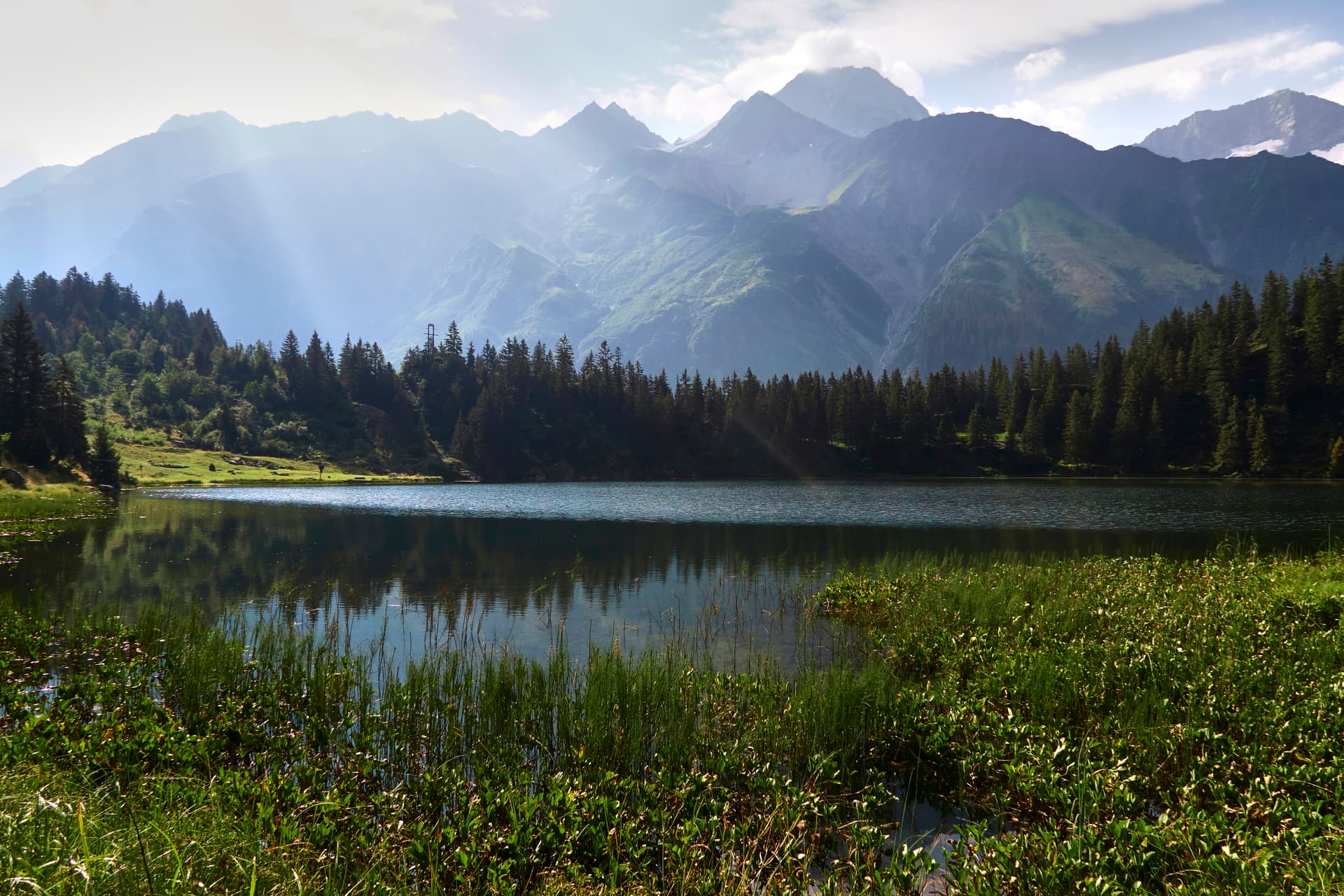 Bergsee Golzernsee eingebettet in die Urner Bergwelt