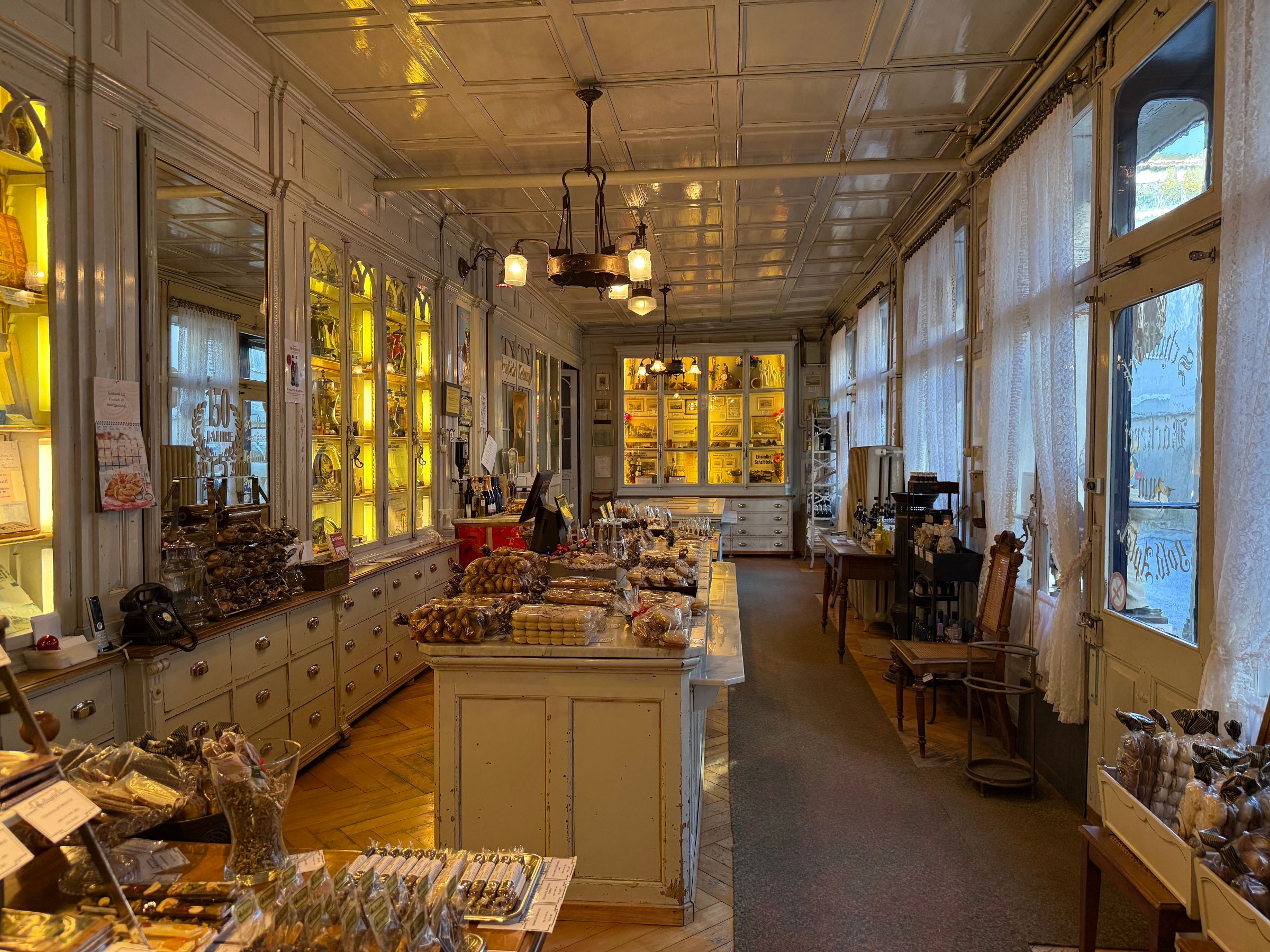 HAUPTBILD Innen Supertotale.JPG