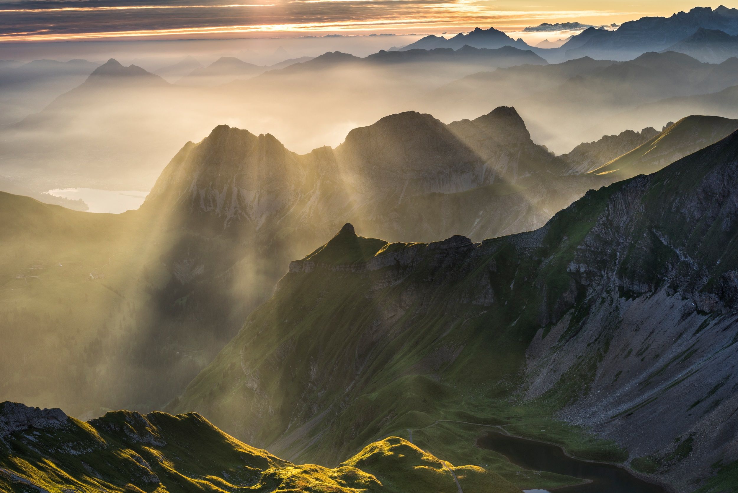 Sommer_Sonnenaufgang_Brienzer Rothorn_Blick Richtung Eisee_Soerenberg_Martin Maegli_07_17.jpg