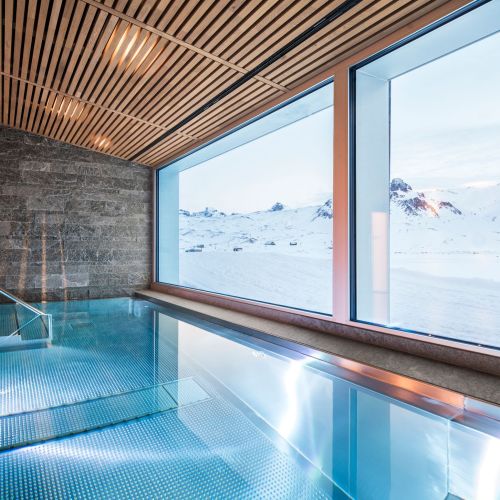 GABXO2_LagoLodgeSpa_SplashPoolWinter.jpg