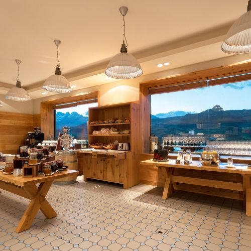 GABXO2_Tischli Restaurant- Breakfast.jpg